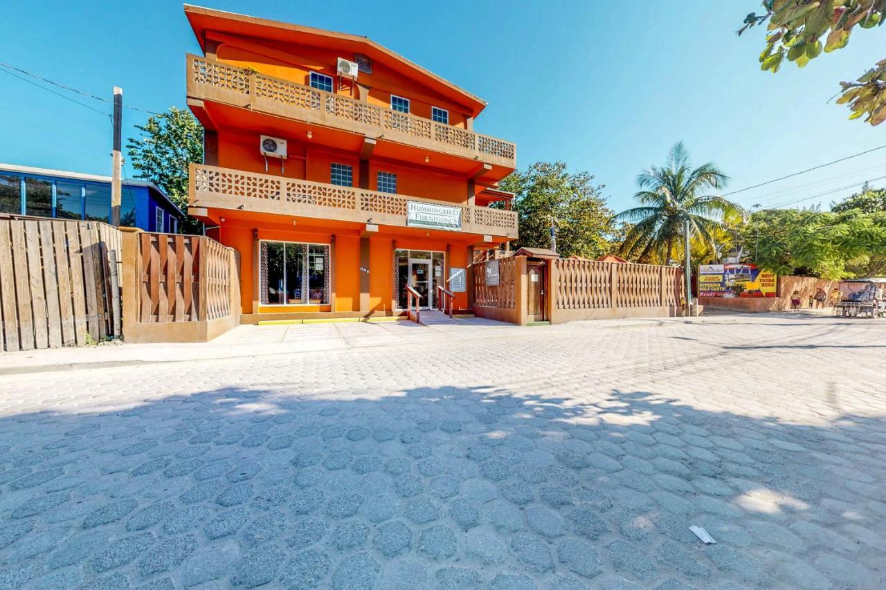 Hummingbird Home Suites San Pedro  Esterno foto