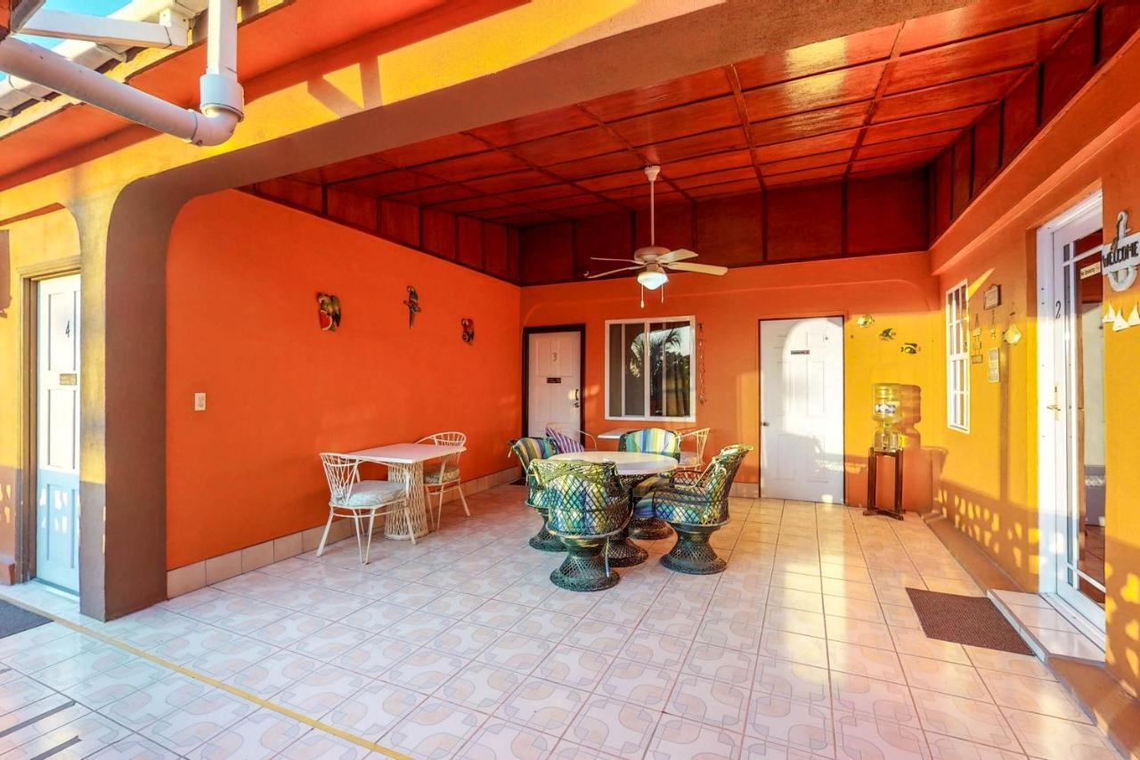 Hummingbird Home Suites San Pedro  Esterno foto