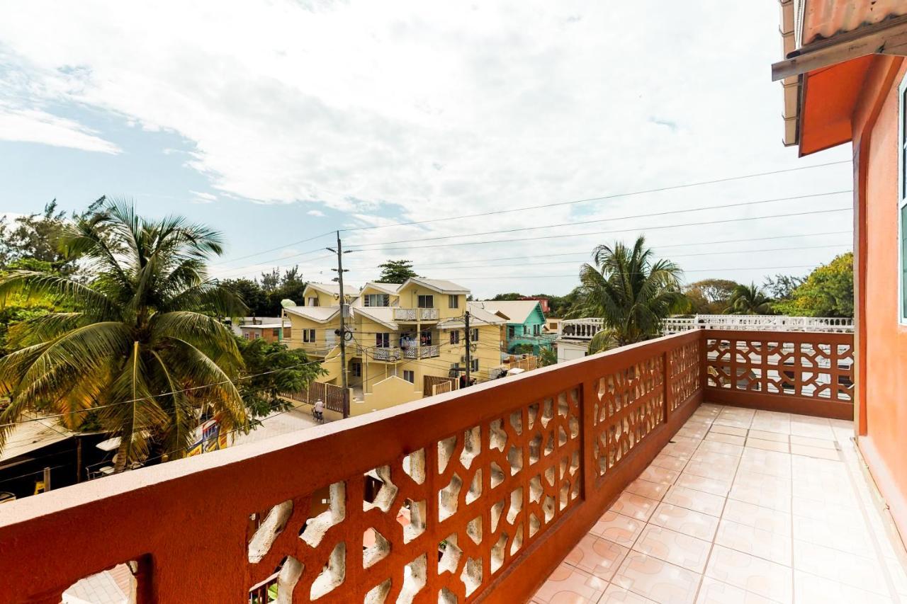 Hummingbird Home Suites San Pedro  Esterno foto